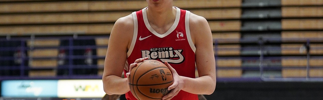 世界杯手机观看平台-13+7！盖帽全场最高！杨瀚森护筐水平提升，主帅：球星才会被包夹