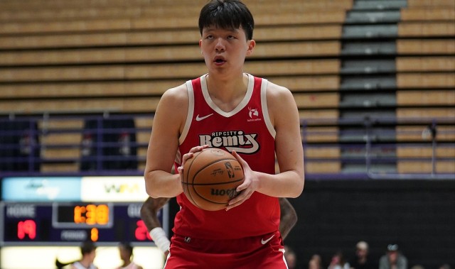 世界杯手机观看平台-13+7！盖帽全场最高！杨瀚森护筐水平提升，主帅：球星才会被包夹