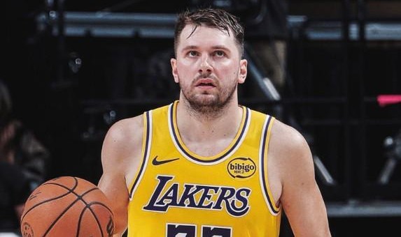 世界杯app下载-尽力局，东契奇25中16空砍42分7板8助4断，正负值-10